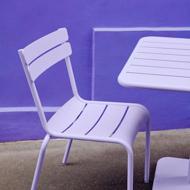 Outdoor chair in lavender with table