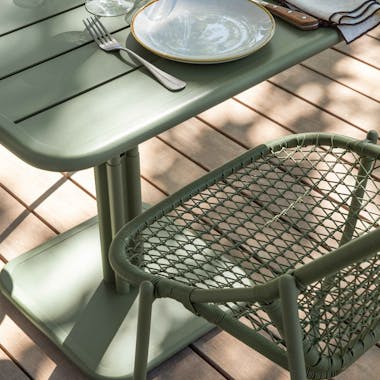 Outdoor pedestal cafe table and chair in cactus green
