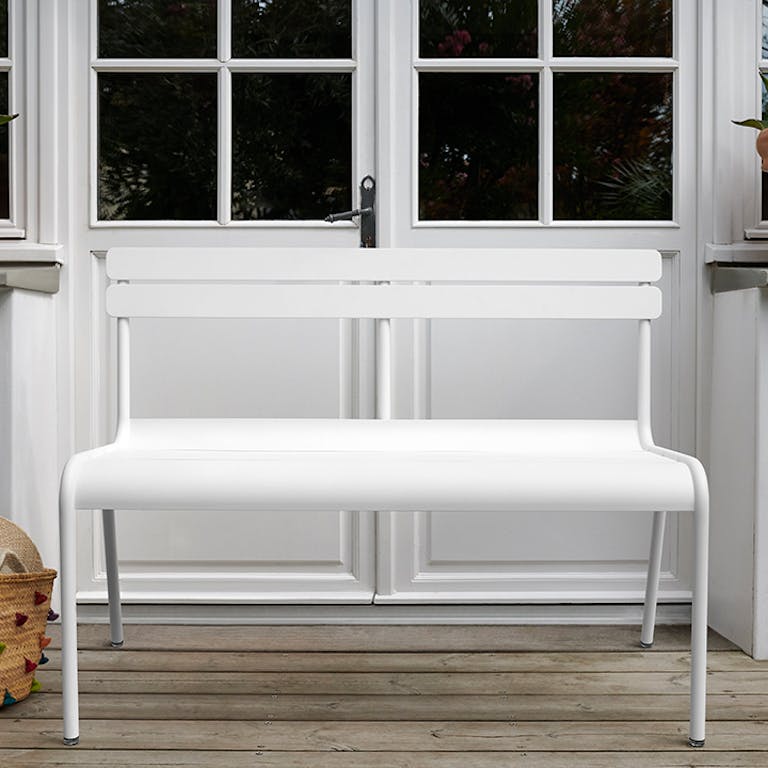 Aluminium Fermob Luxembourg outdoor bench in Cotton White in front of door