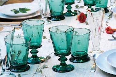 La Rochere Bee Glassware in Emerald on table