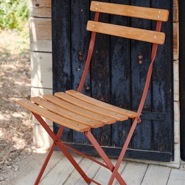 Bistro folding chair with wood slats in earthy red ochre