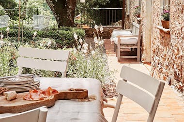 Summer dining at Casa Le Sorelle with Fermob Luxembourg outdoor dining setting