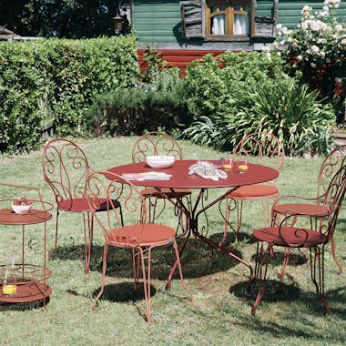 Fermob Montmartre table and chairs in Red Ochre and Chilli