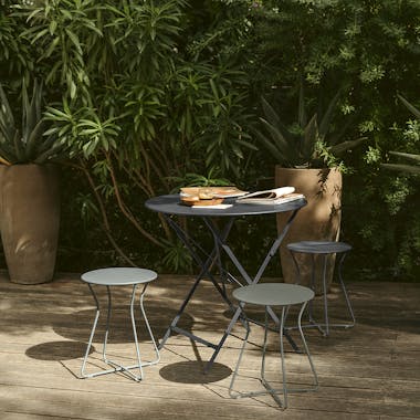 Fermo Cocotte Stools with Bistro table in garden
